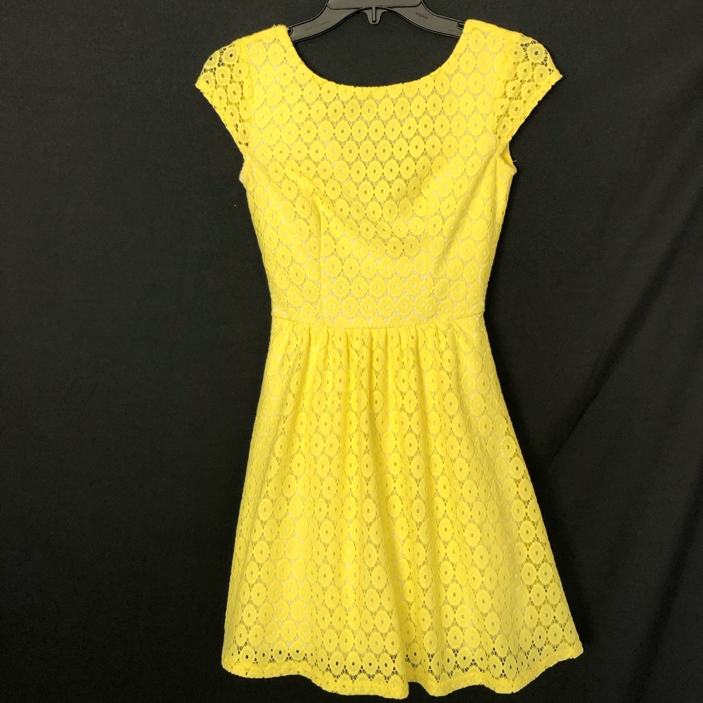 B Darlin Sunny Side eyelet crochet like Spring Dress Yellow Aline Juniors 1 / 2